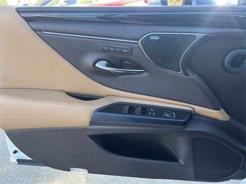 Used 2021 Lexus ES 300h Ultra Luxury w/ Accessory Package 2 image 26