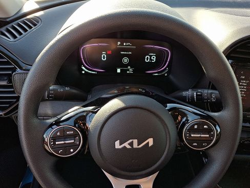 Used 2025 Kia Soul S image 18