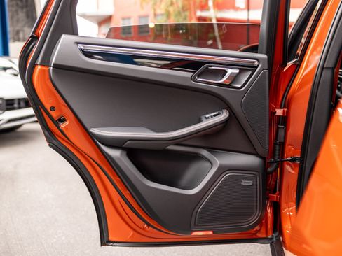 Certified 2025 Porsche Macan AWD/4WD image 45