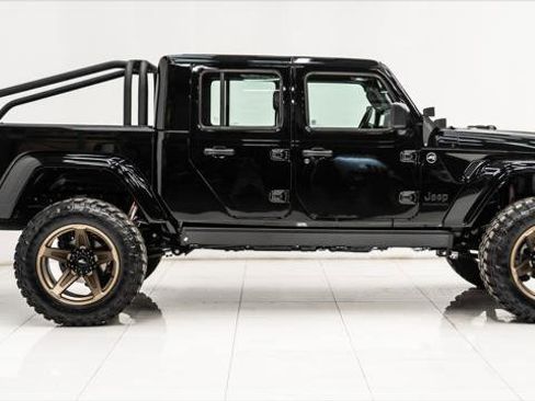 Used 2025 Jeep Gladiator Sport image 7