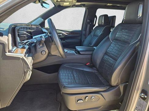 Used 2024 Cadillac Escalade ESV Sport Platinum w/ LPO, ONYX Package image 17