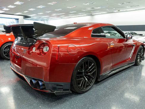 Used 2016 Nissan GT-R Premium image 4