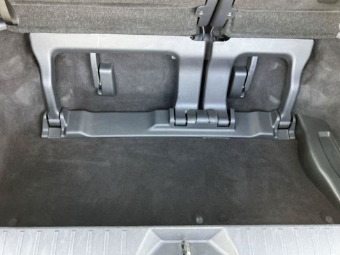 Used 2025 Toyota Sienna XLE w/ XLE Plus Package FWD image 31