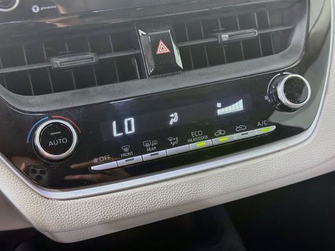 Used 2022 Toyota Corolla LE w/ LE Convenience Package FWD image 24