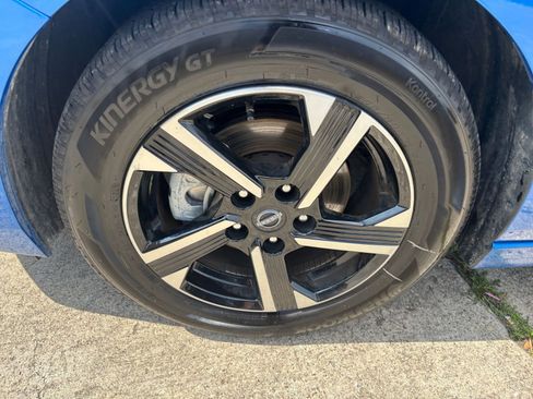 Used 2025 Nissan Sentra SV FWD image 28