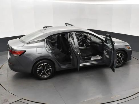 Used 2025 Nissan Sentra SV image 6