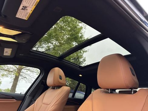 Certified 2025 BMW X4 xDrive30i AWD/4WD image 9