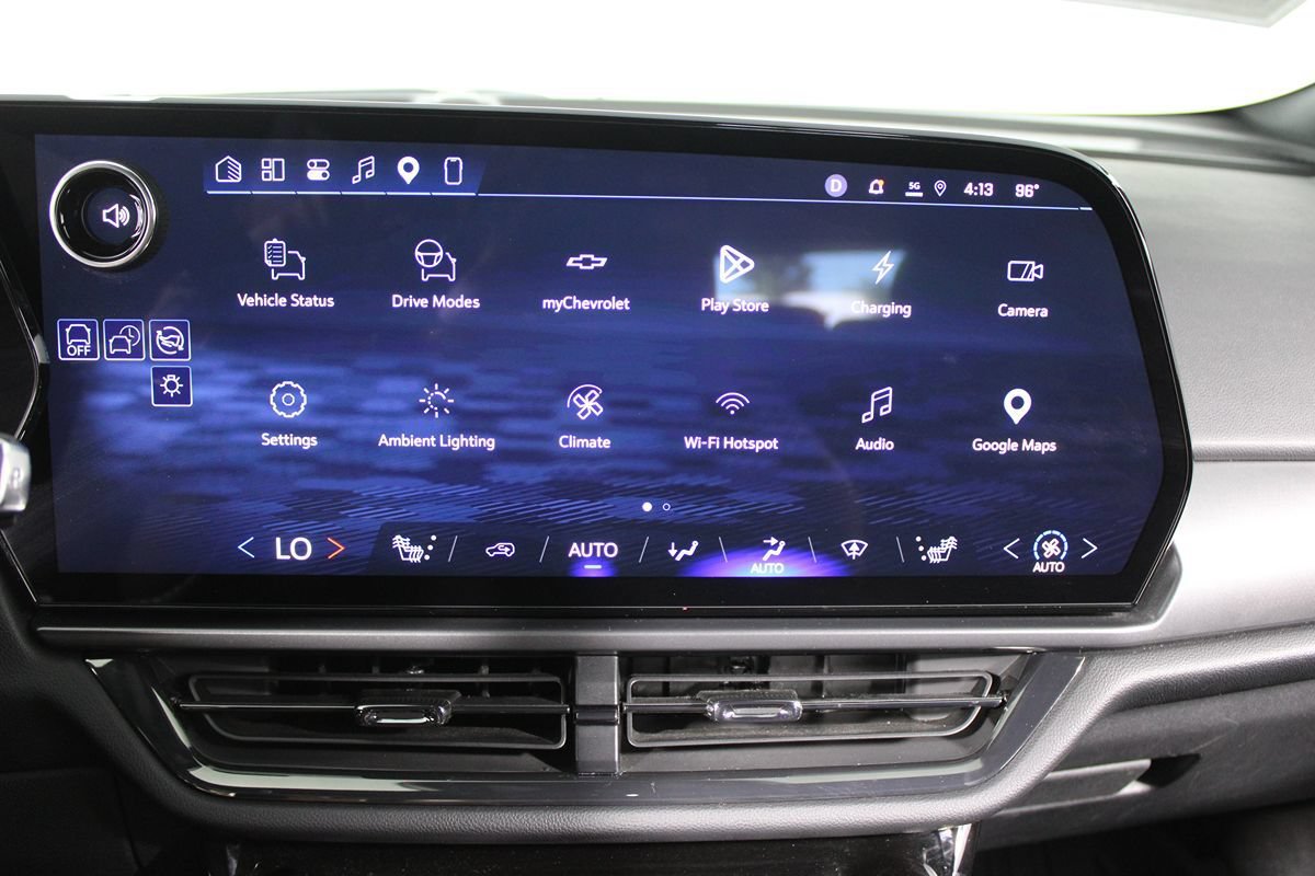 Used 2024 Chevrolet Equinox EV RS w/ LPO, Trailering Package FWD image 17