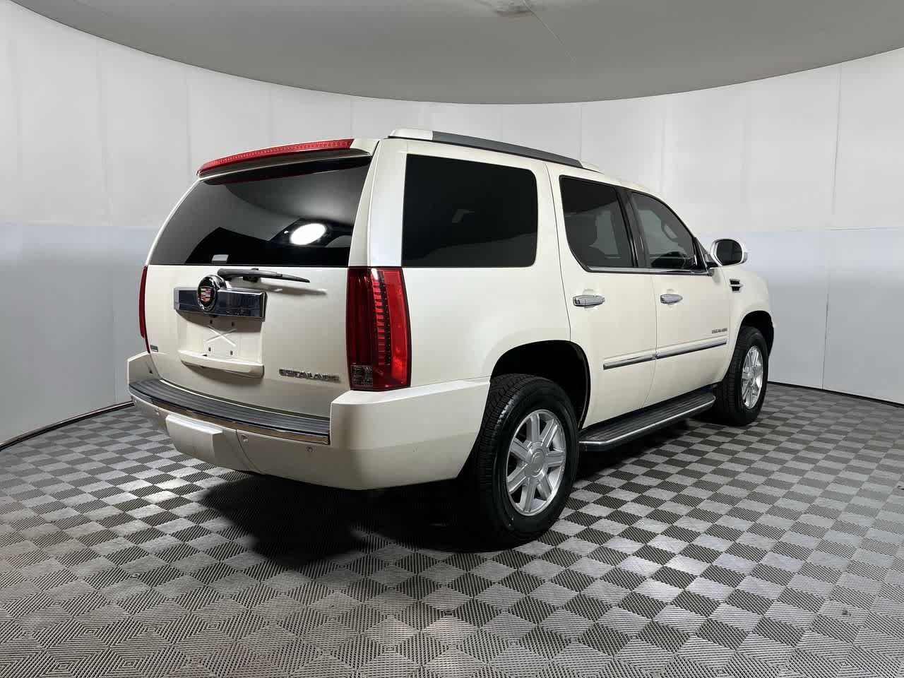 Used 2010 Cadillac Escalade AWD image 8
