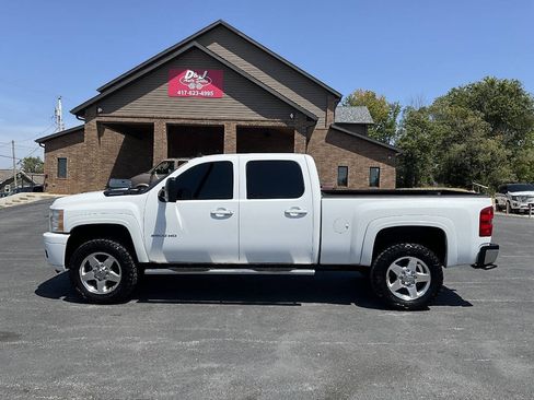 Used 2014 Chevrolet Silverado 2500 LT w/ Z71 Appearance Package AWD/4WD image 2
