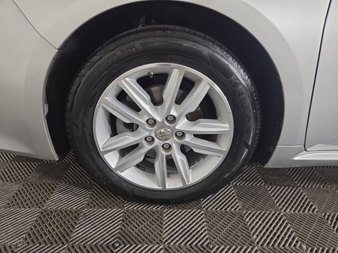 Used 2013 Toyota Avalon XLE FWD image 32