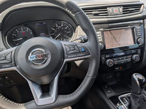 Used 2020 Nissan Rogue SL w/ Premium Package AWD/4WD image 25