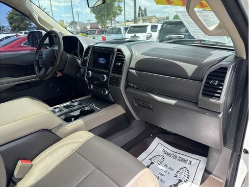Used 2020 Ford Expedition XLT w/ Equipment Group 202A AWD/4WD image 44