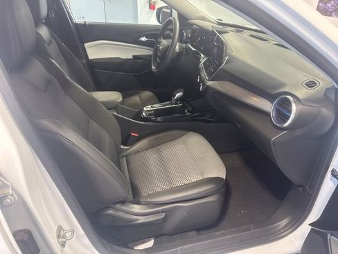 Used 2024 Chevrolet Trax LT image 19