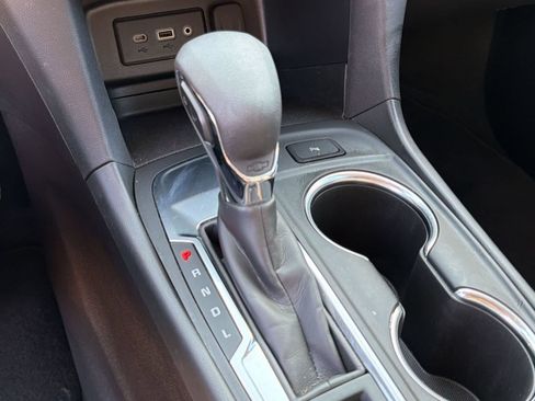 Used 2024 Chevrolet Equinox LT FWD image 17
