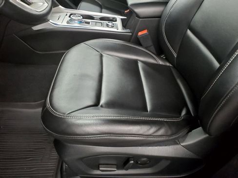 Used 2022 Ford Explorer XLT w/ Equipment Group 202A image 13