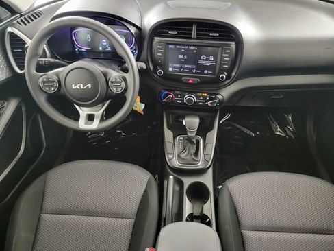 Used 2025 Kia Soul LX w/ LX Technology Package FWD image 19