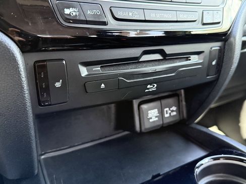 Used 2021 Honda Pilot Touring image 34