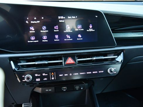 Used 2023 Kia Niro EX Touring image 22