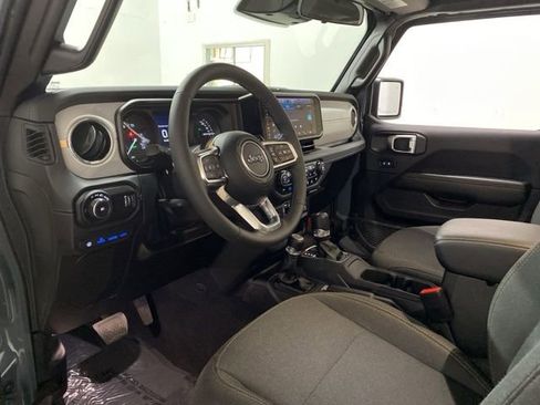 Used 2025 Jeep Wrangler Unlimited Sahara w/ Safety Group AWD/4WD image 65