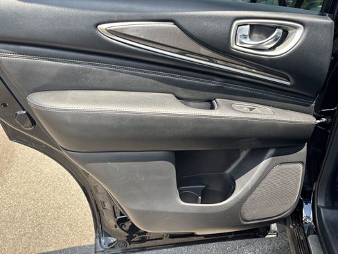 Used 2020 INFINITI QX60 Luxe w/ Essential Package FWD image 32