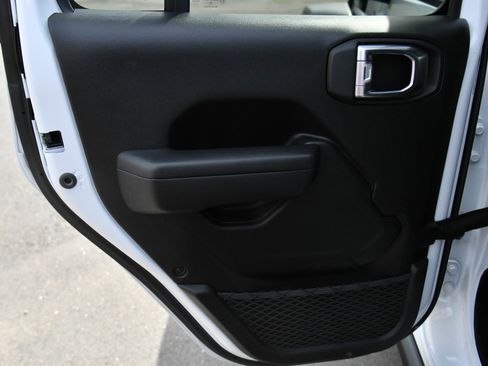 Used 2024 Jeep Wrangler Willys image 37