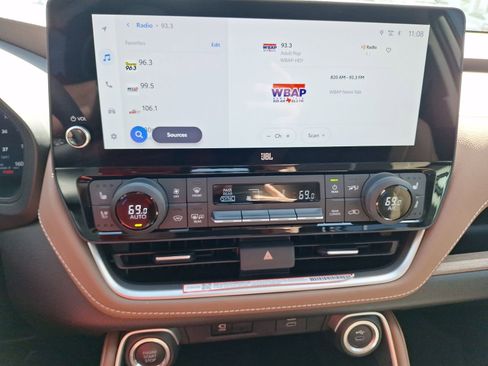 Used 2025 Toyota Grand Highlander AWD image 27