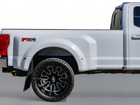 Used 2022 Ford F350 Lariat image 6