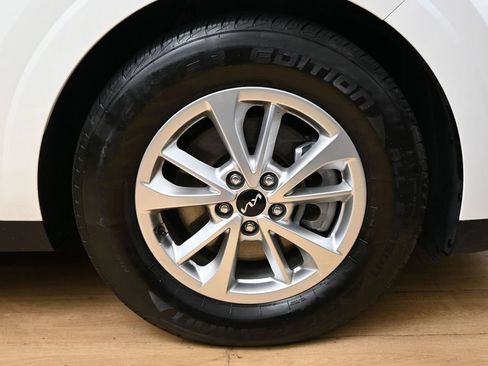 Used 2022 Kia Carnival LX FWD image 14