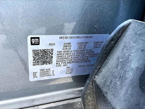 Used 2025 Chevrolet Trax LT w/ Driver Confidence Package FWD image 9