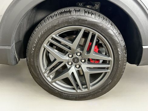 Used 2025 Ford Explorer ST-Line w/ ST-Line Street Pack AWD/4WD image 11
