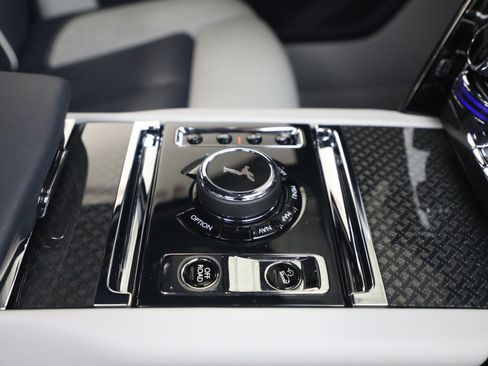Used 2022 Rolls-Royce Cullinan Black Badge AWD/4WD image 33