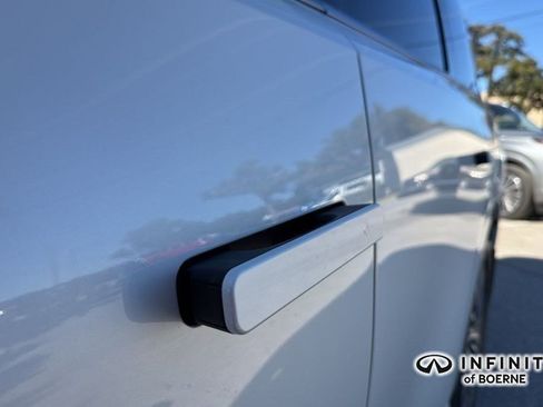 New 2026 INFINITI QX80 Luxe image 10