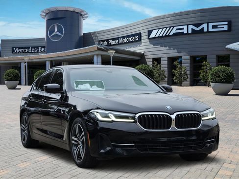 Used 2021 BMW 530i w/ Convenience Package image 2