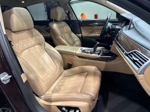 Used 2020 BMW 750i xDrive w/ Executive Package AWD/4WD image 55