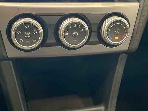 Used 2017 Subaru Crosstrek 2.0i Premium w/ Moonroof Package image 19