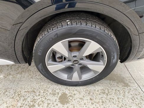 Used 2023 Audi Q5 2.0T Premium w/ Convenience Package image 13