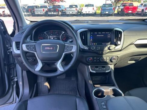 Used 2024 GMC Terrain SLT w/ Infotainment Package II FWD image 14