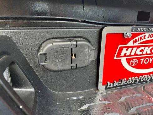 Used 2016 Toyota Tacoma TRD Off-Road w/ Towing Package AWD/4WD image 11