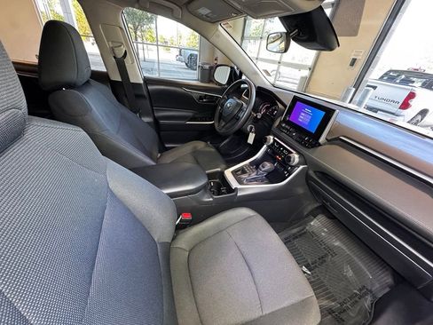 Certified 2025 Toyota RAV4 LE AWD/4WD image 45