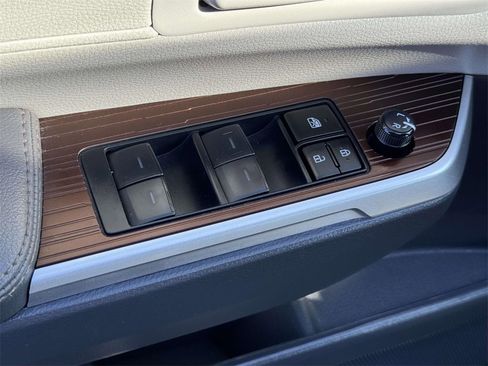 Used 2024 Toyota Sienna LE image 18