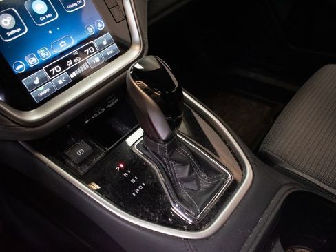 Used 2025 Subaru Outback Premium AWD/4WD image 18