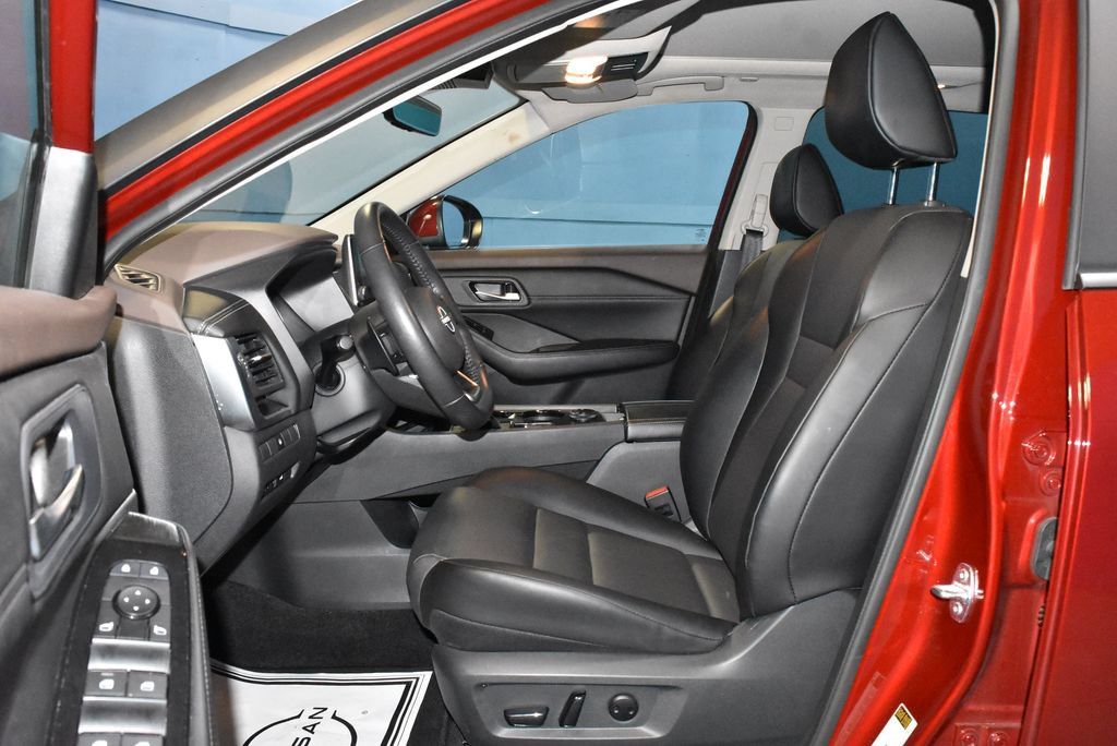 Certified 2023 Nissan Rogue SV w/ SV Premium B Package AWD/4WD image 6