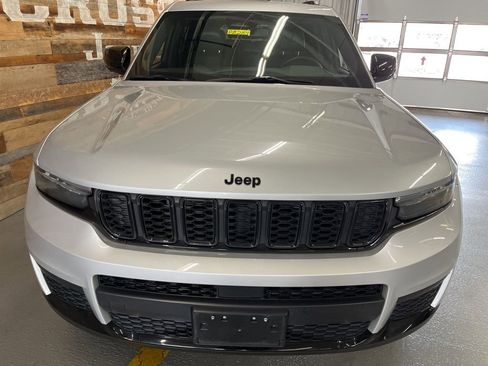 Used 2024 Jeep Grand Cherokee L Laredo image 7