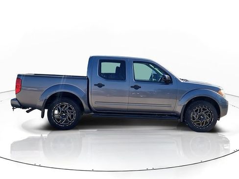 Used 2021 Nissan Frontier SV w/ Midnight Edition Floor Mats AWD/4WD image 4