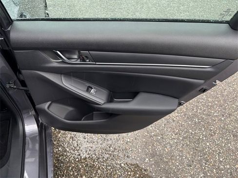 Used 2018 Honda Accord Sport image 18