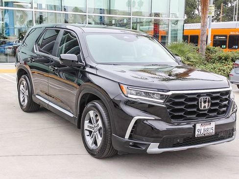 Used 2025 Honda Pilot EX-L image 3