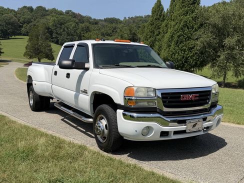 Used 2005 GMC Sierra 3500 SLT w/ Heavy-Duty Power Package AWD/4WD image 16