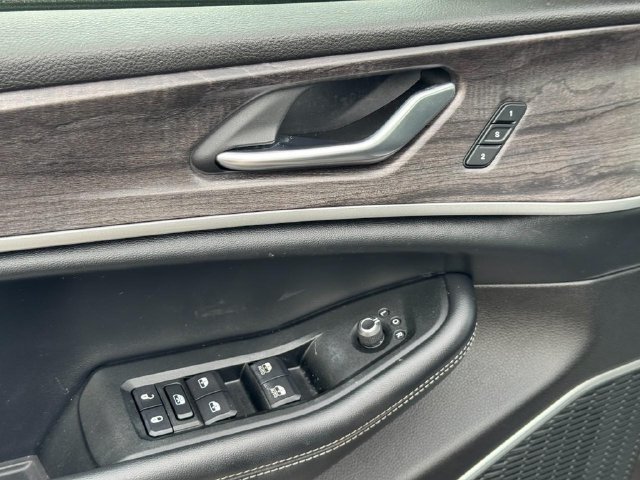 Used 2021 Jeep Grand Cherokee L Limited AWD/4WD image 24