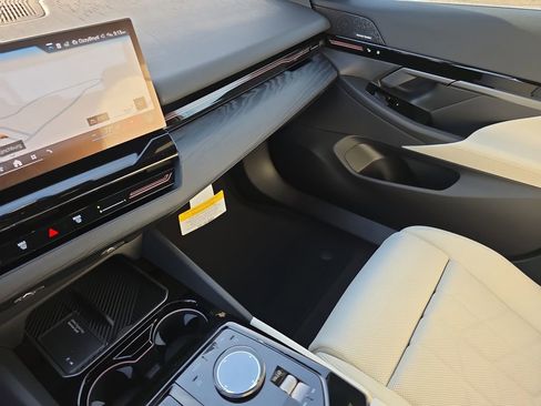 New 2026 BMW 530i xDrive w/ Premium Package image 19